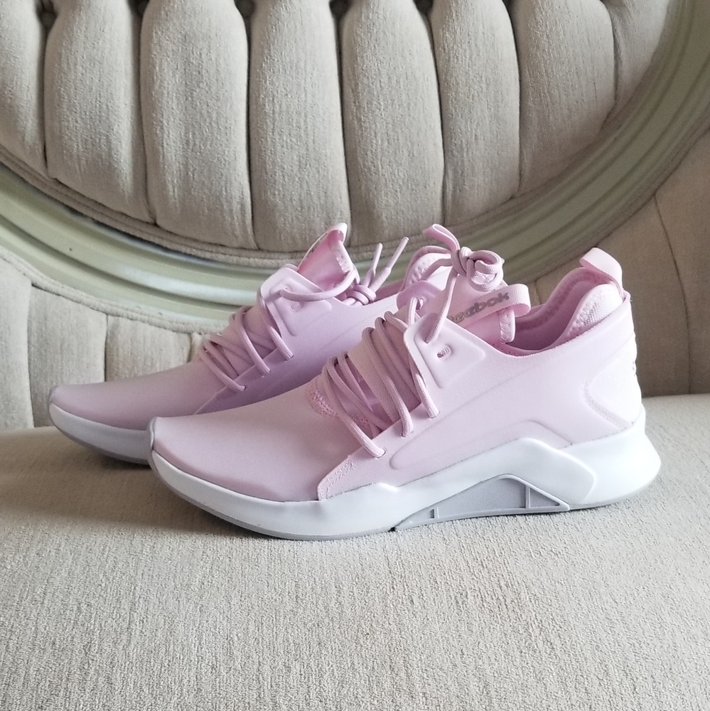 Reebok Size 8 Sneakers 💖